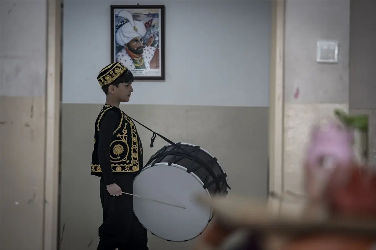 Erzurum\'da bir ilkokulun tüm sınıfları ramazana özel süslendi