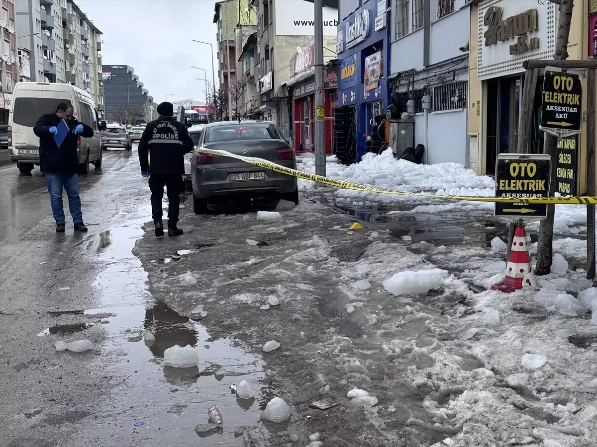 Erzurum\'da Buz Kütlesiyle Yaralanan Kişi Hayatını Kaybetti