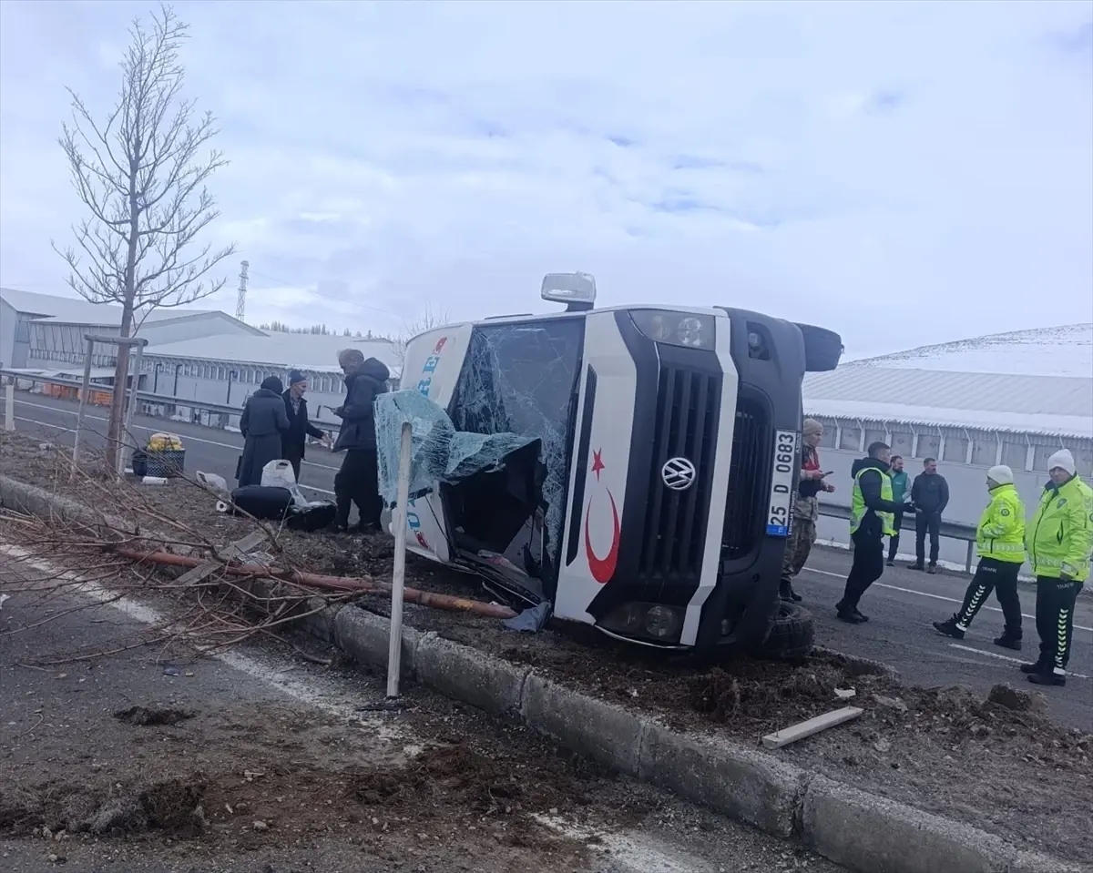 Erzurum\'da Kamyon ve Minibüs Çarpıştı