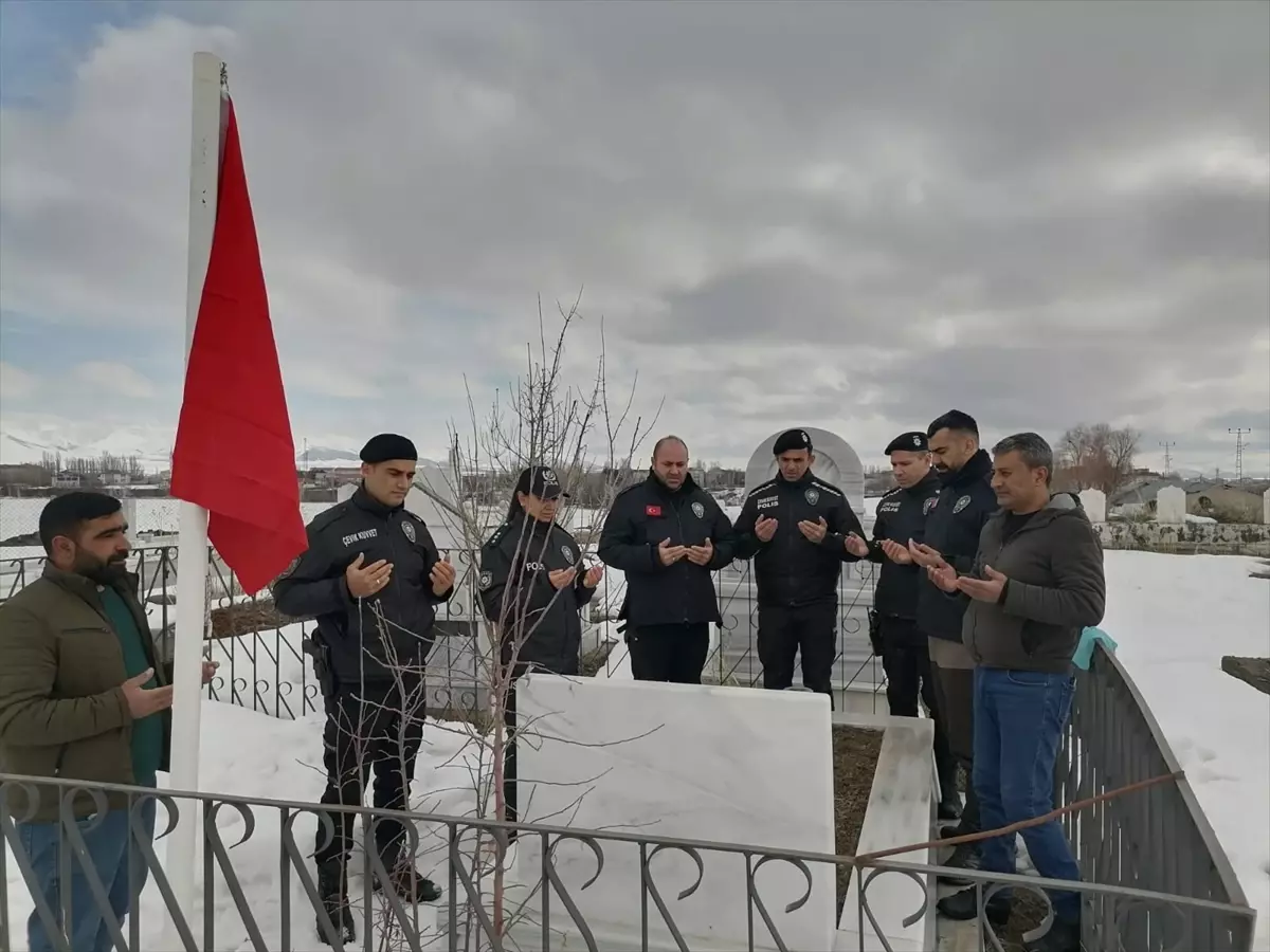 Şehit Mezarı Bakımı ve Bayrak Teslimi