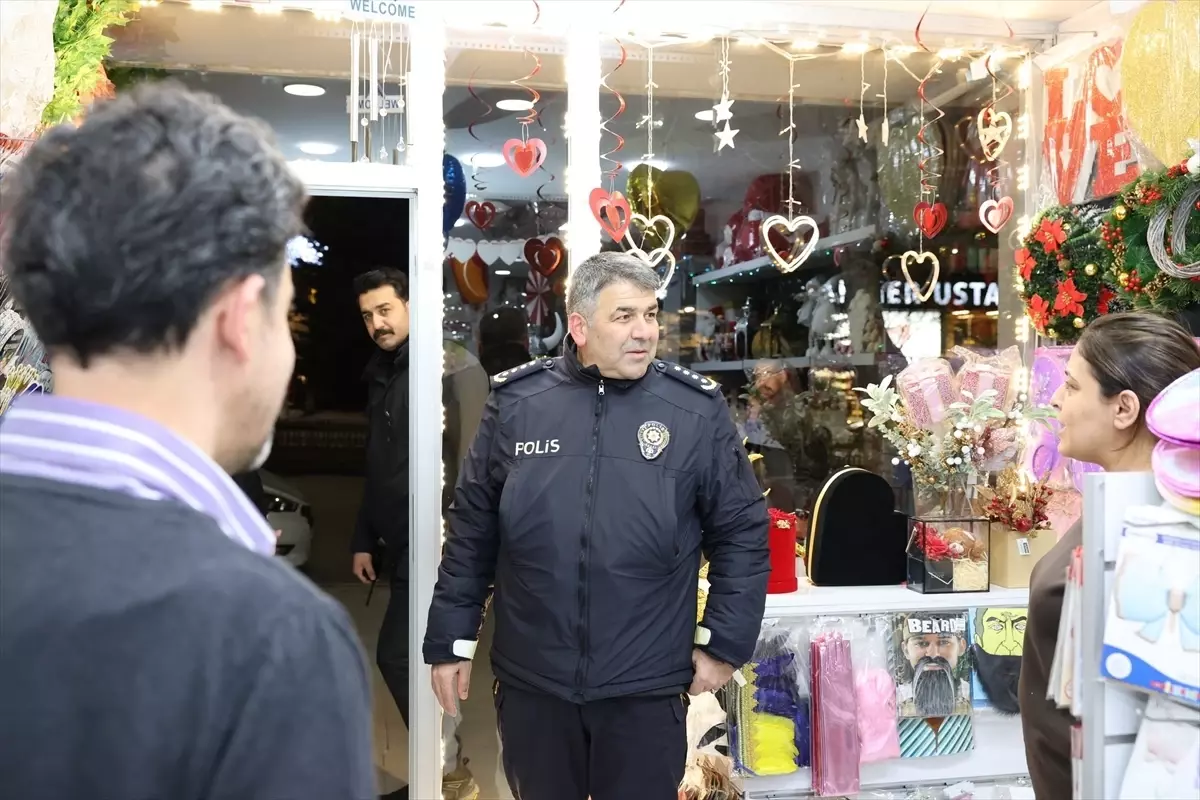 Emniyet Müdürü Karaburun Esnafı Ziyaret Etti