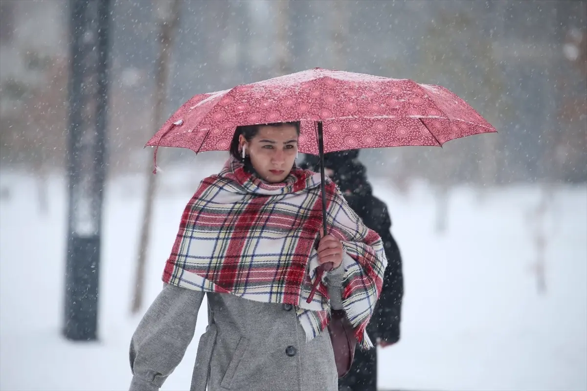 Erzurum ve Erzincan\'da 339 Yerleşim Yeri Ulaşıma Kapandı