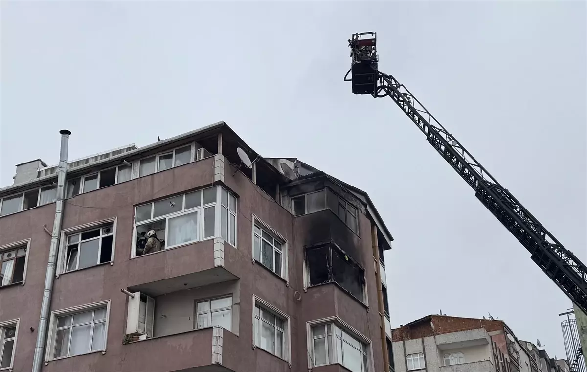 Esenler\'de 4 Katlı Binada Yangın