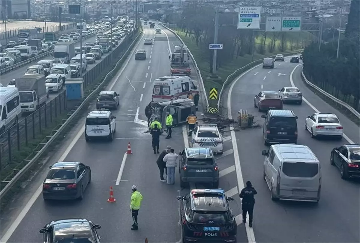 Esenler\'de Kaza: Sürücü Yaralandı