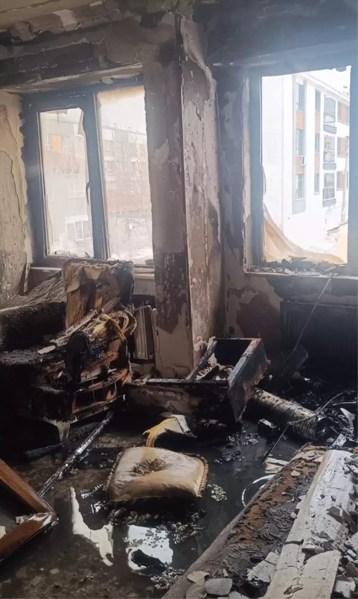 Eskişehir\'de Yangın: 3 Kişi Hastaneye Kaldırıldı