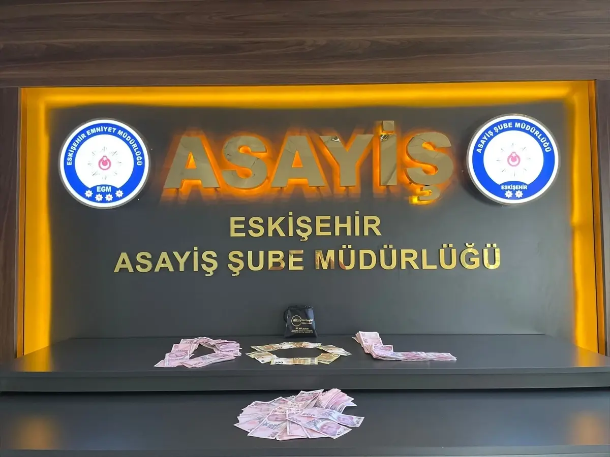 Eskişehir\'de Dolandırıcı Tutuklandı