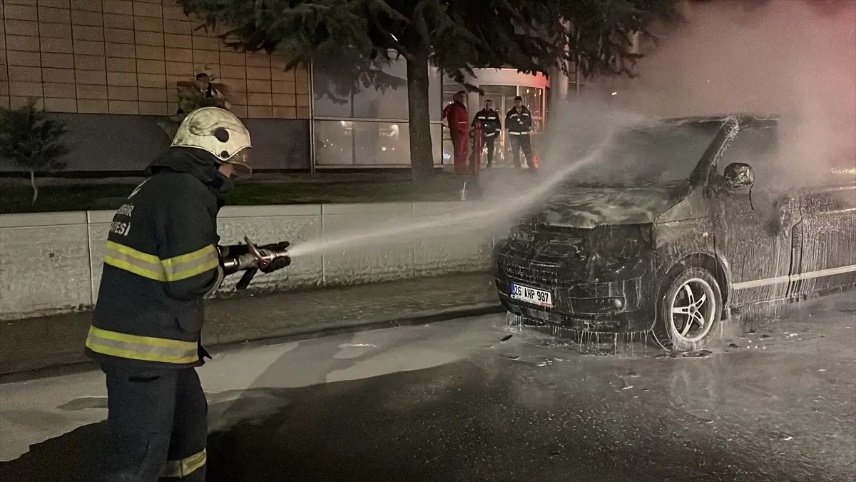 Eskişehir\'de Minibüs Yangını