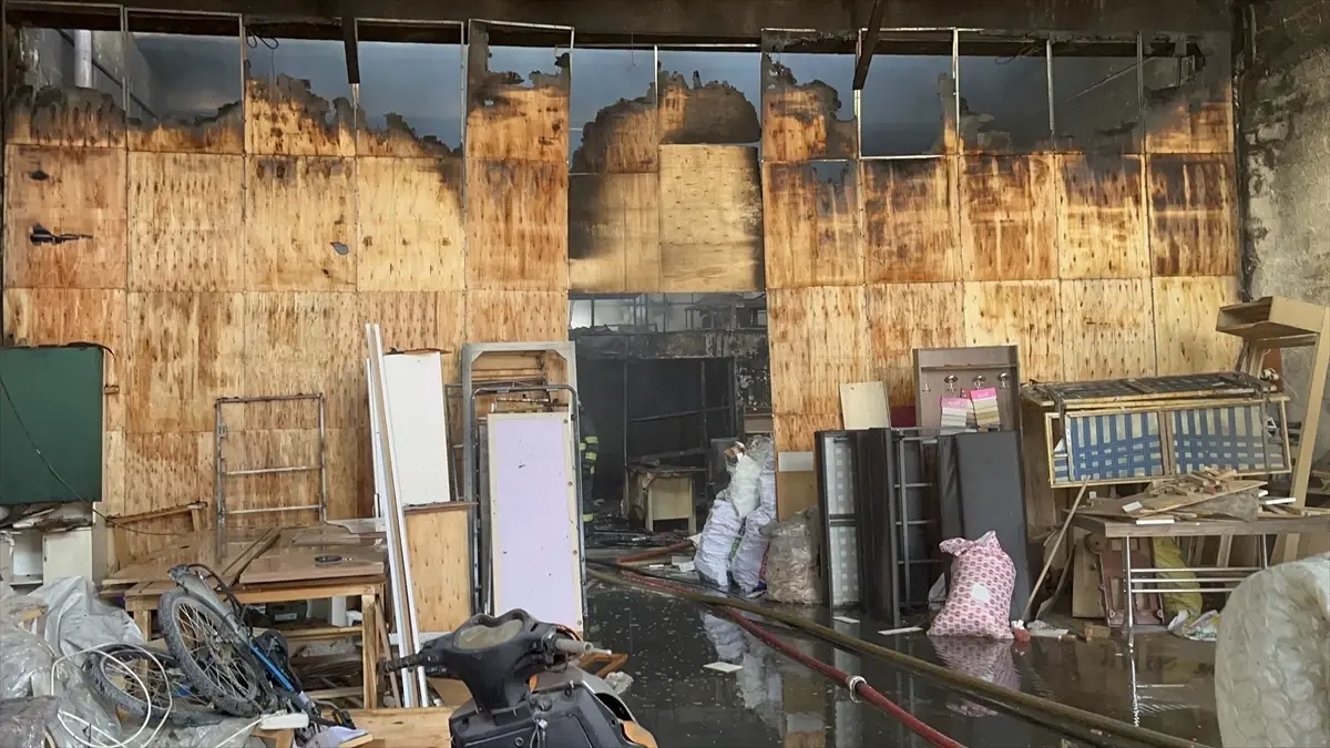 Eskişehir\'de Mobilya Atölyesi Yangını