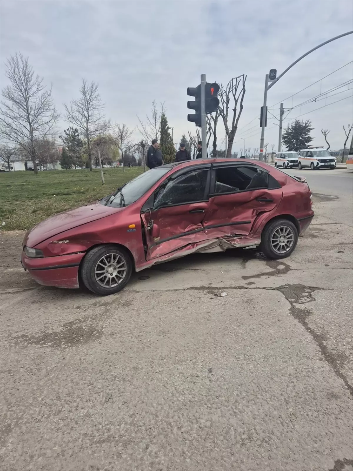 Eskişehir\'de Tramvay ve Otomobil Çarpışması