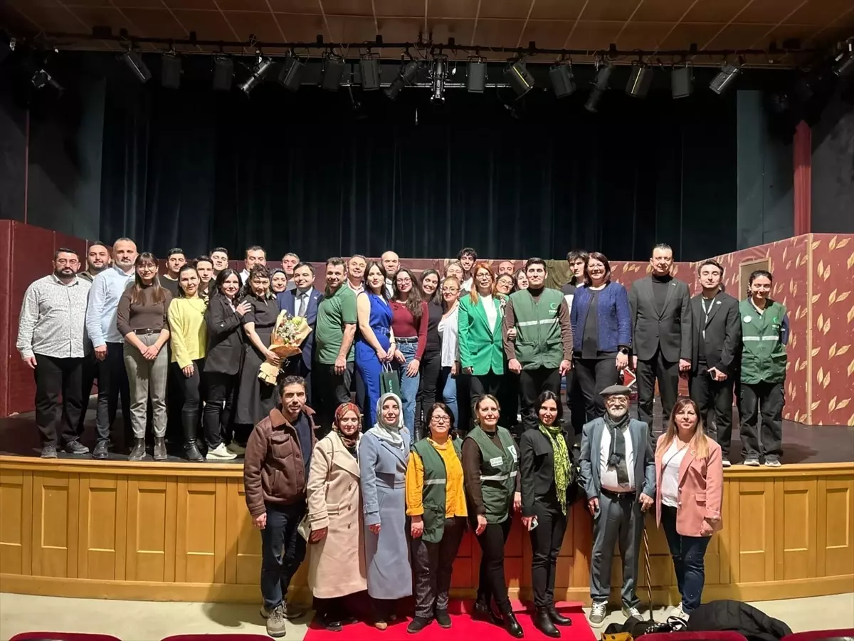 Yeşilay Haftası\'nda Komedi Oyunu