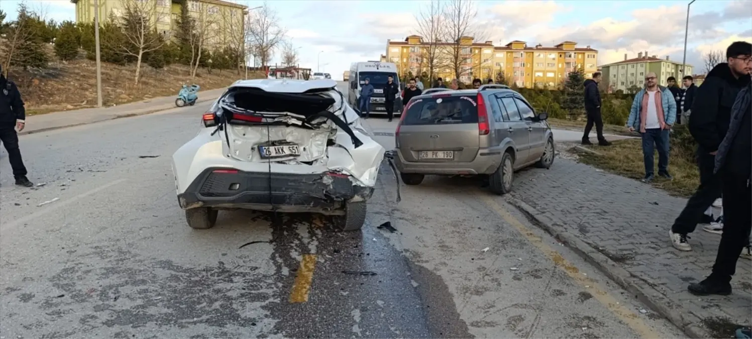 Odunpazarı\'nda Trafik Kazası: 6 Yaralı