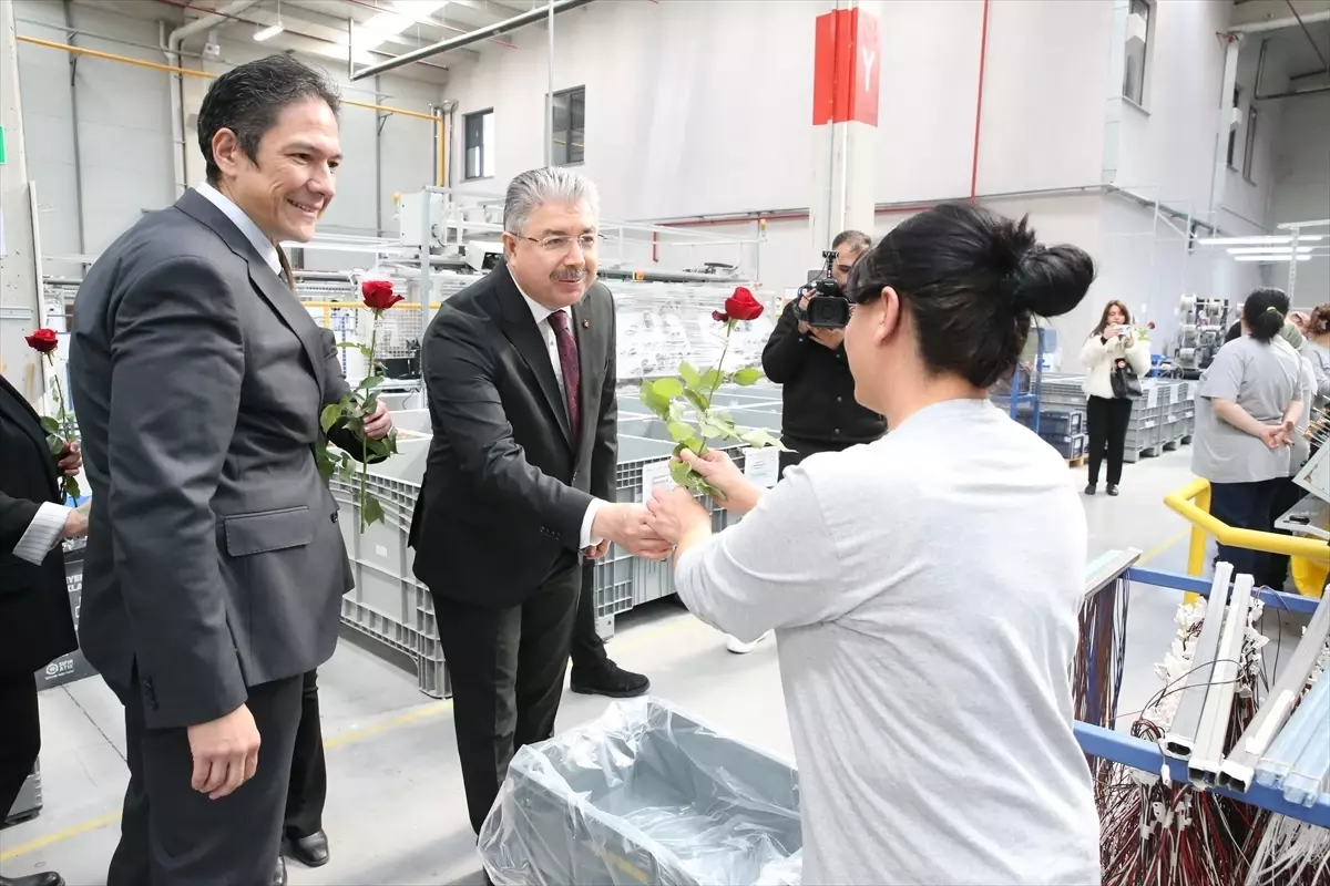 Vali Yılmaz Kadınlar Günü\'nde İşçileri Ziyaret Etti