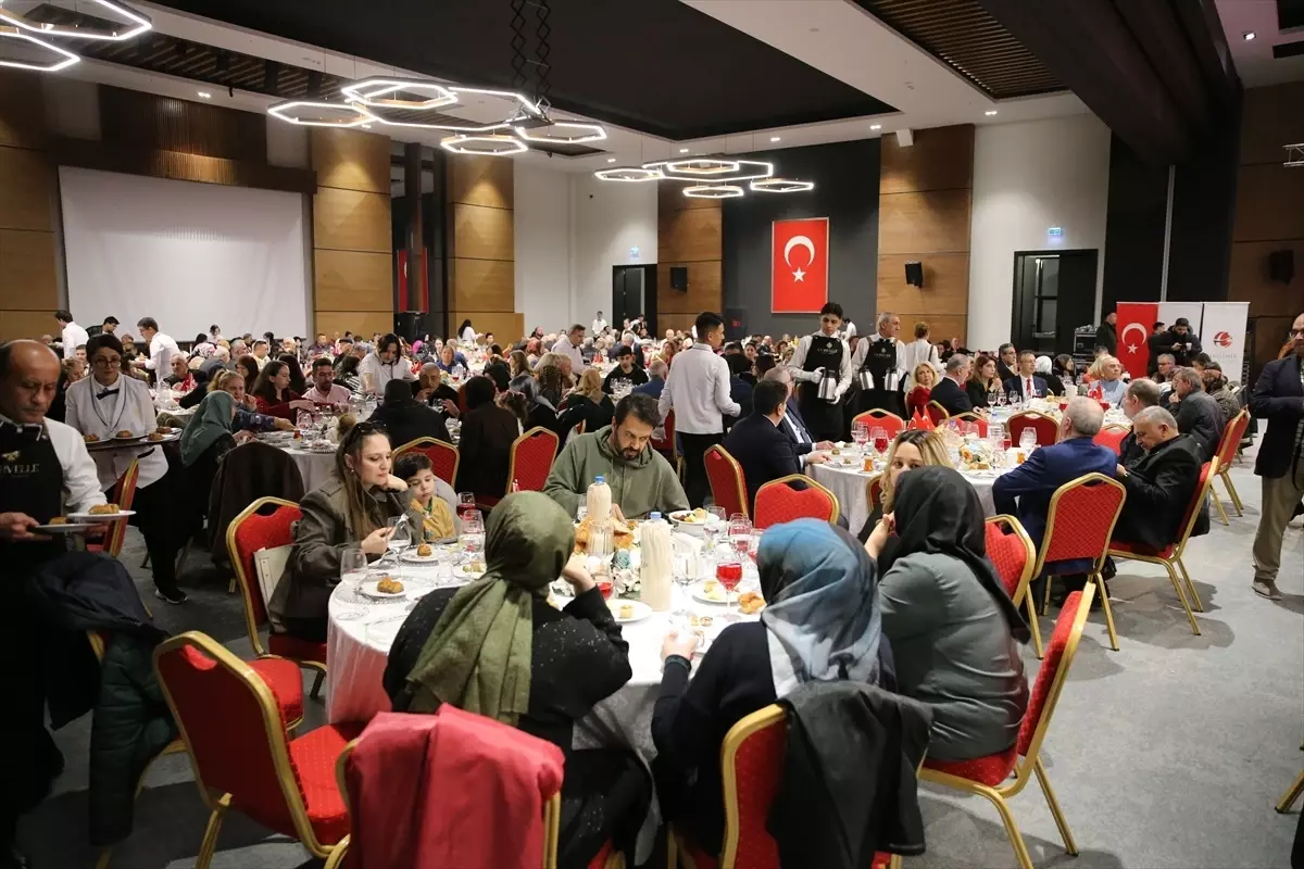 Eskişehir Valisi Yılmaz, şehit yakınları ve gazilerle iftar yaptı