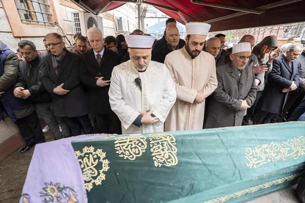Fatih\'te Patlama Kurbanı Semra Urunca Son Yolculuğuna Uğurlandı