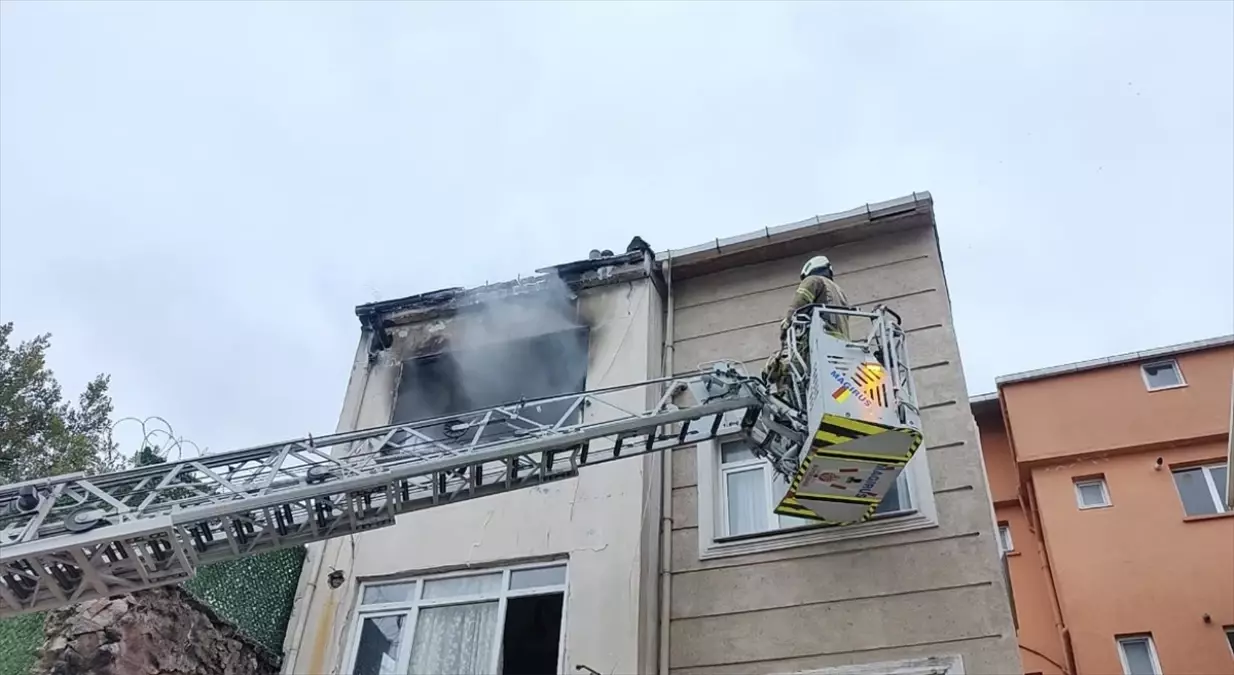 Fatih\'te Apartman Yangını: 1 Ölü, 6 Yaralı