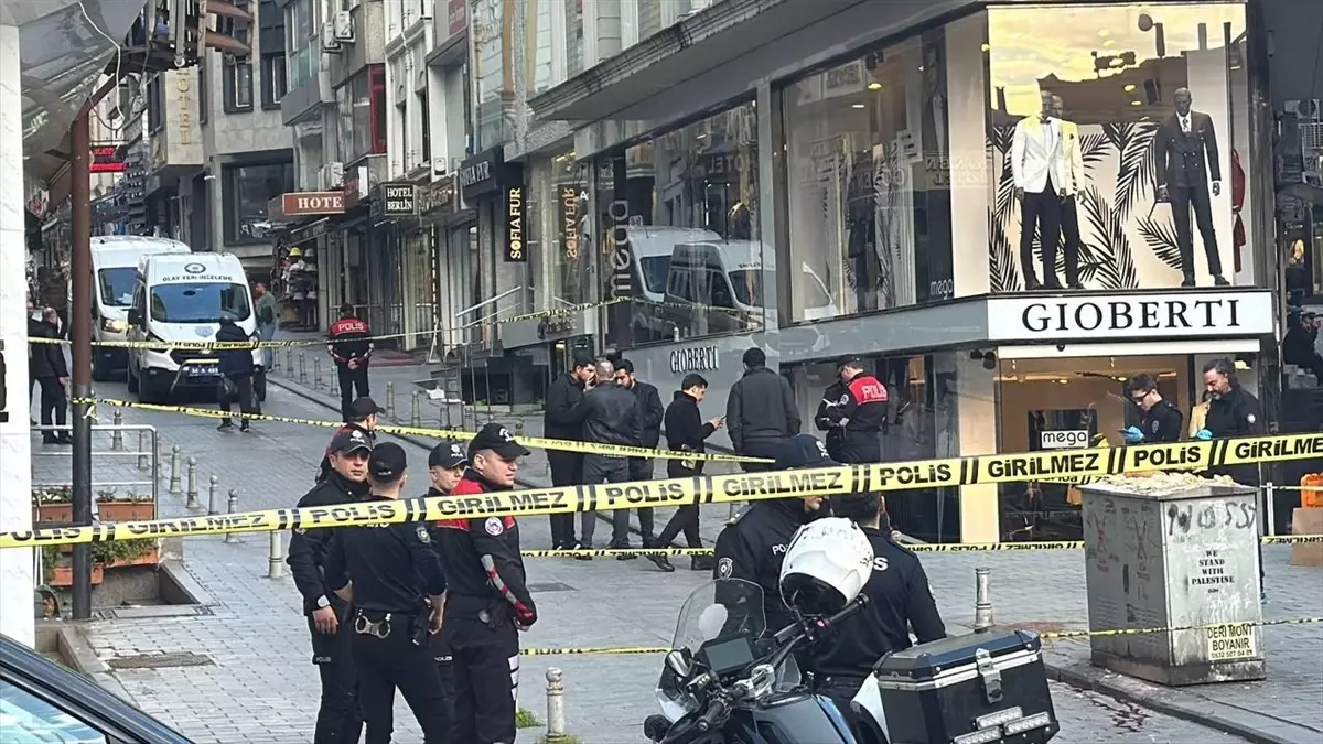 Fatih\'te Kurye Silahlı Saldırıyla Öldürüldü