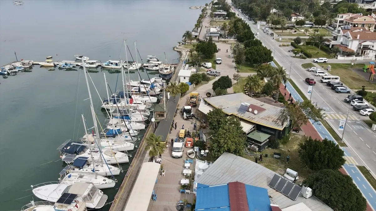 Fethiye\'de İmara Aykırı Yapılar Yıkılıyor