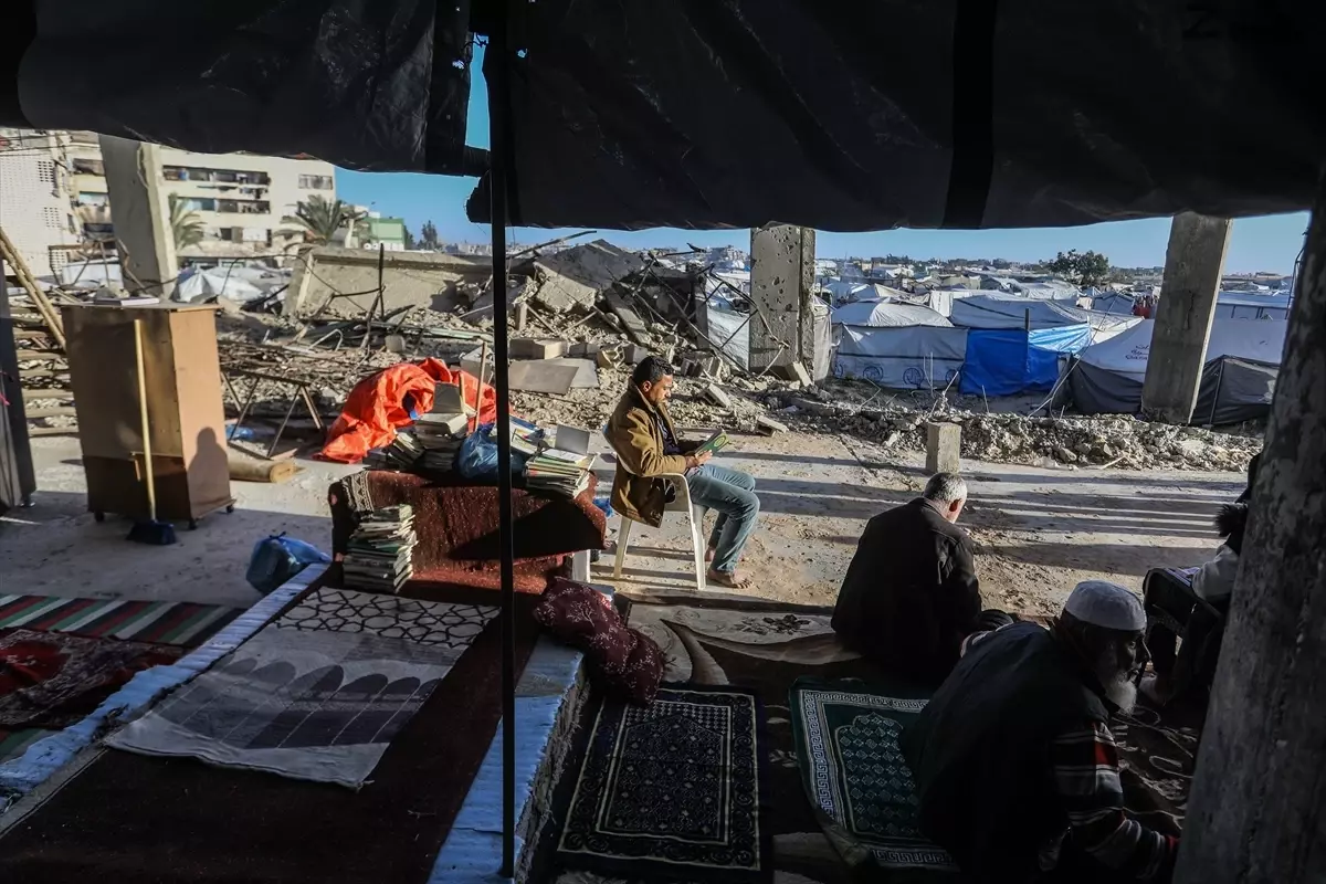 Gazze\'de Çocuklar Kur\'an Okuyor