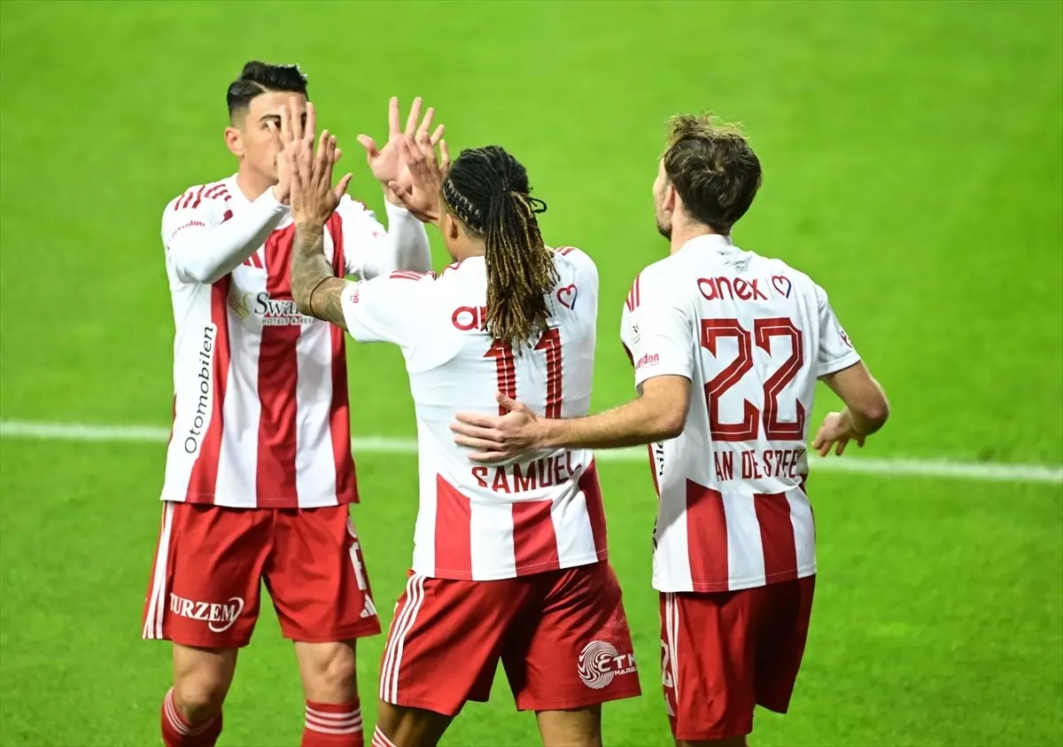 Antalyaspor, Samsunspor\'u 2-0 Geçti