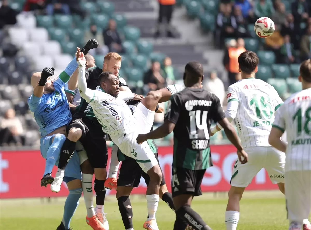 Kocaelispor - Konyaspor Maçı 0-0 Berabere Bitti