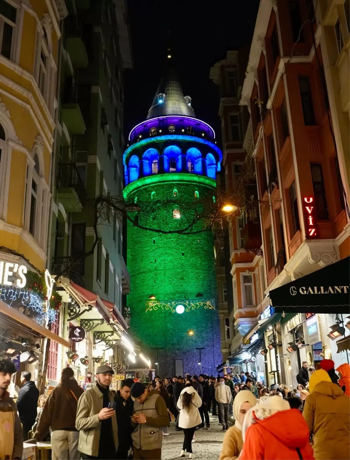 Galata Kulesi Nadir Hastalıklar Günü İçin Aydınlatıldı