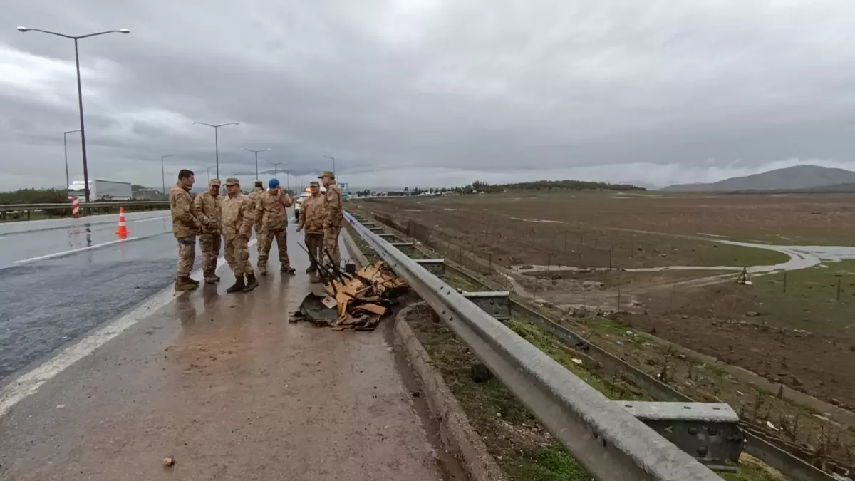 Gaziantep\'te Askeri Araç Devrildi: 10 Yaralı