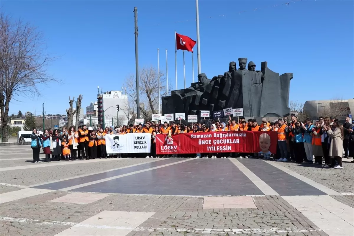 Kanserle Mücadele Eden Gençlerden Farkındalık Etkinliği