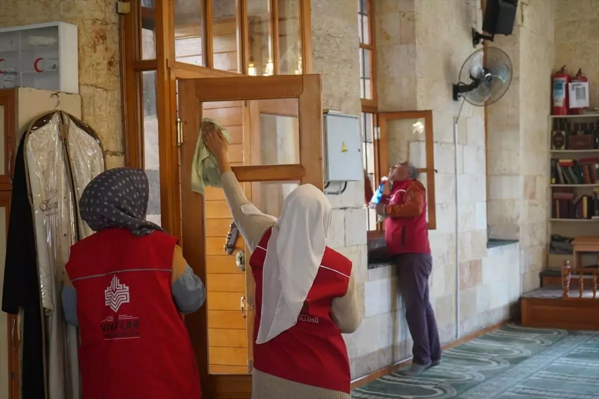 Gaziantep\'te Camilerde Temizlik