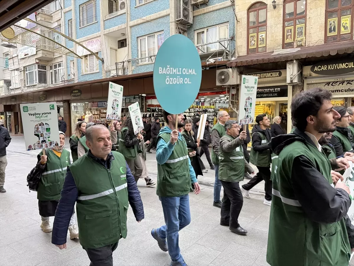 Gaziantep\'te Yeşilay Haftası Yürüyüşü
