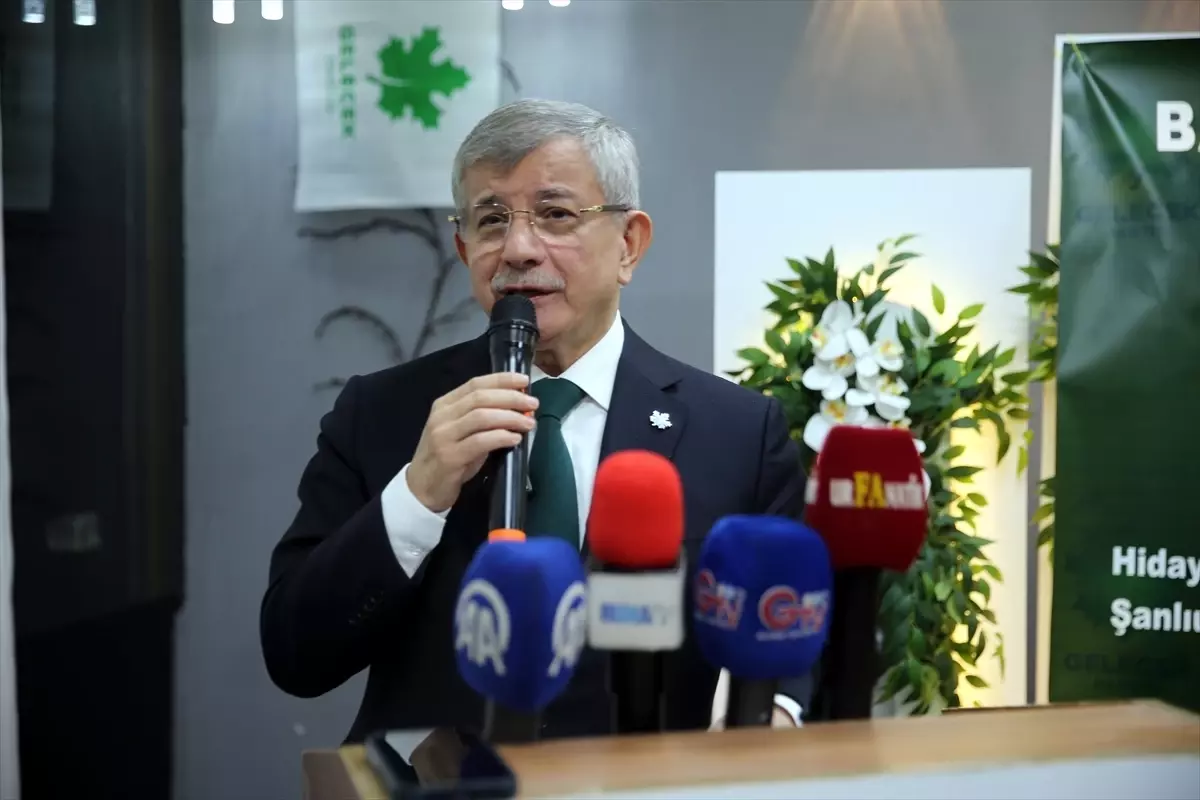 Davutoğlu\'ndan Filistin ve İran\'a Sert Eleştiri