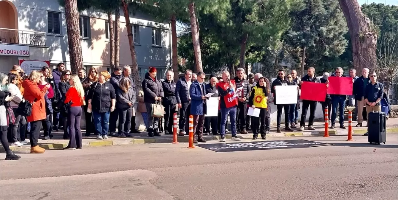 Gelibolu\'da Öğretmen Cinayeti Protestosu