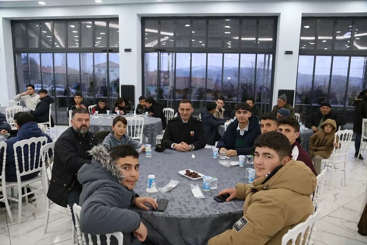 Gemerek\'te Kur\'an Kursu Öğrencileri İftarda Buluştu