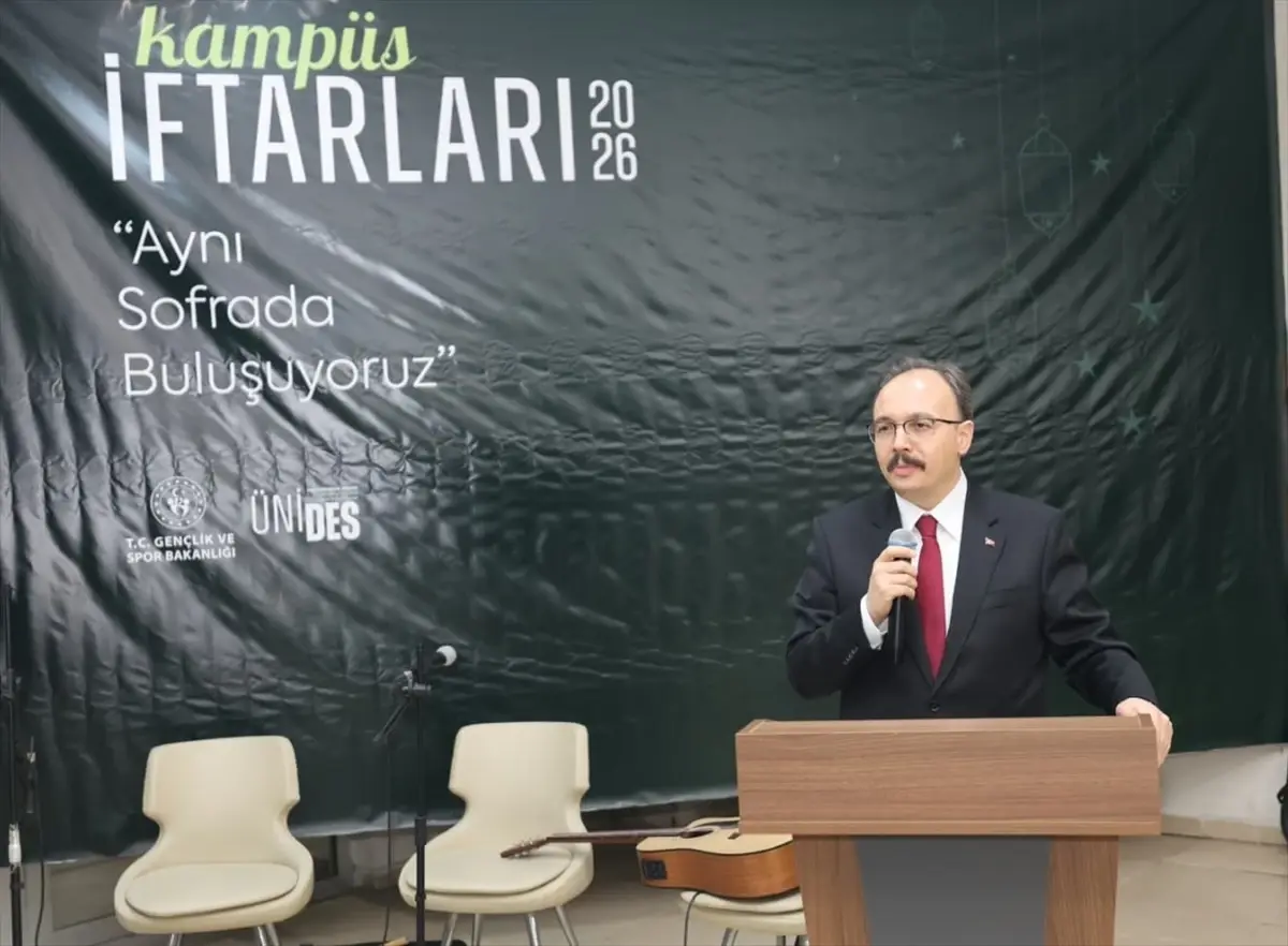 Eminoğlu, Siirt\'te Gençlerle İftar Yaptı