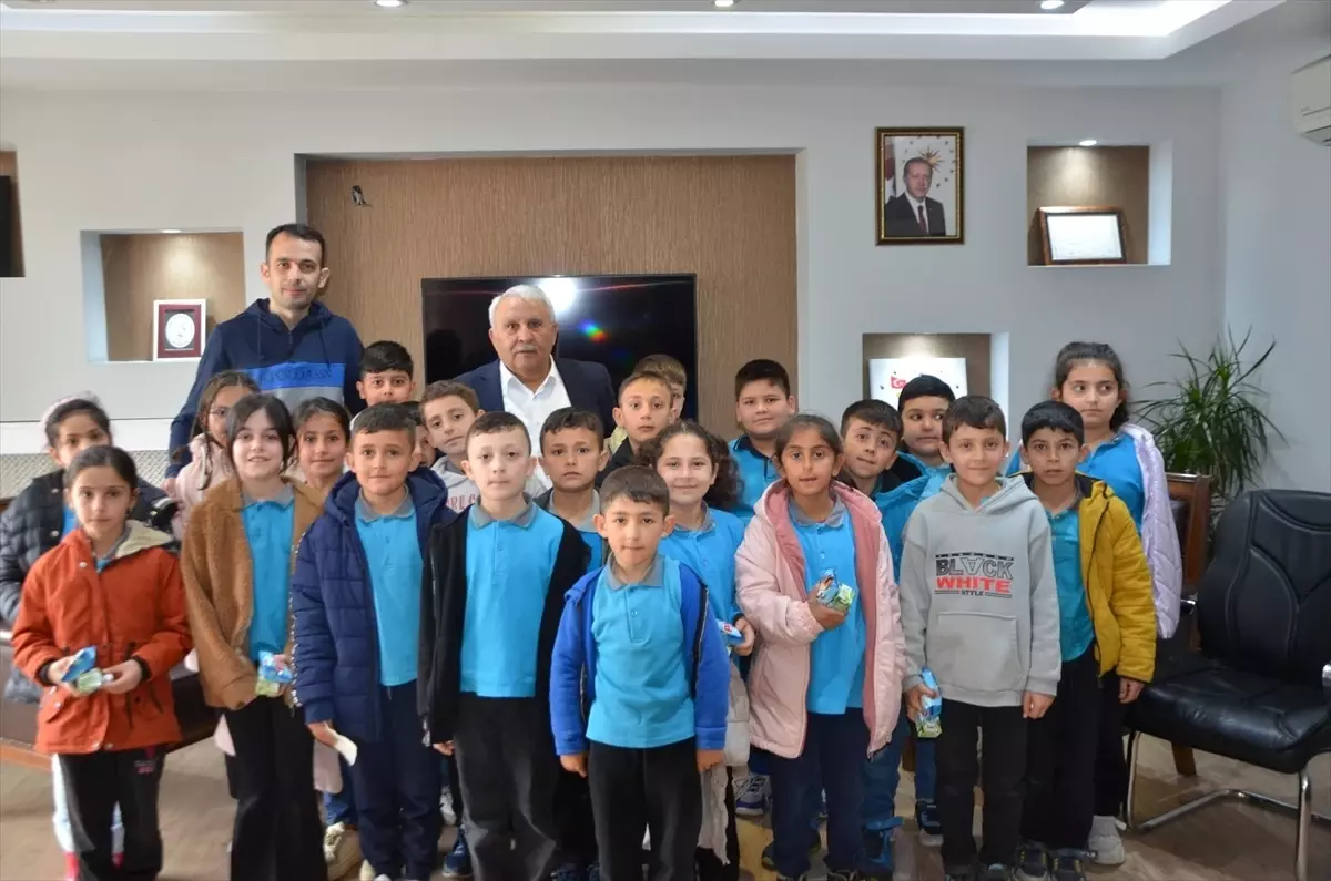 Öğrenciler Başkan Şahin\'i Ziyaret Etti