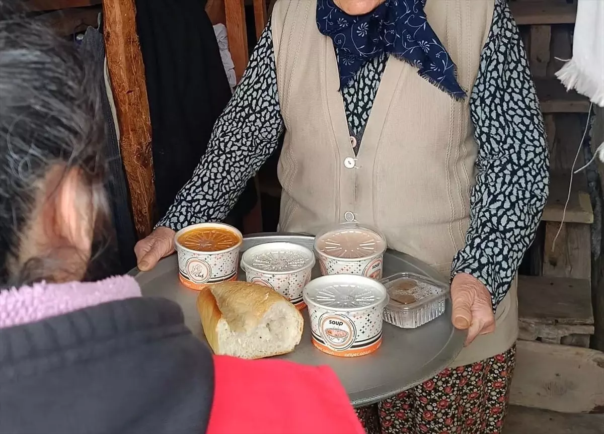 Güdül\'de Sıcak Yemek Yardımı Başlatıldı