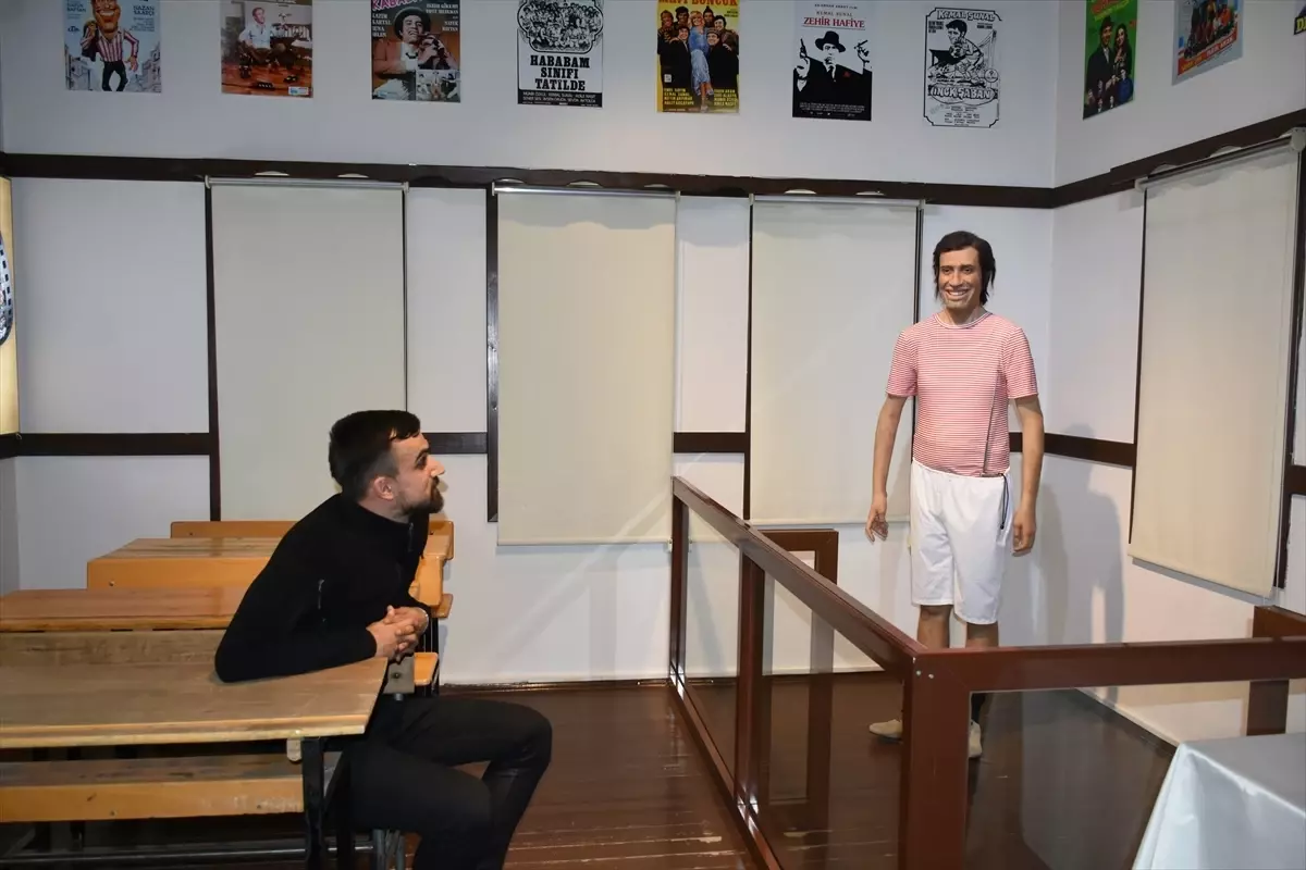 Gül Sunal, Kemal Sunal Anı Odası\'nı Ziyaret Etti