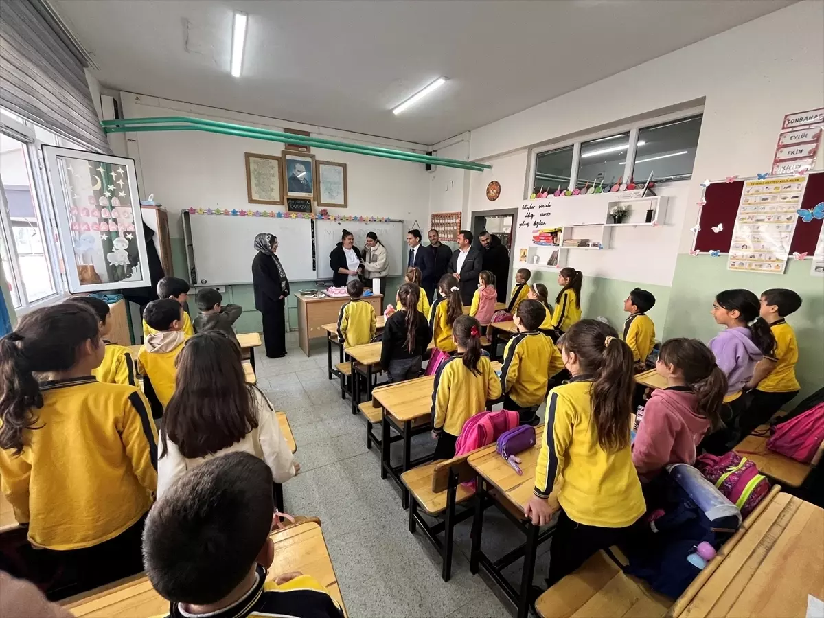 Başkan Toy\'dan Öğrencilere Bayram Harçlığı