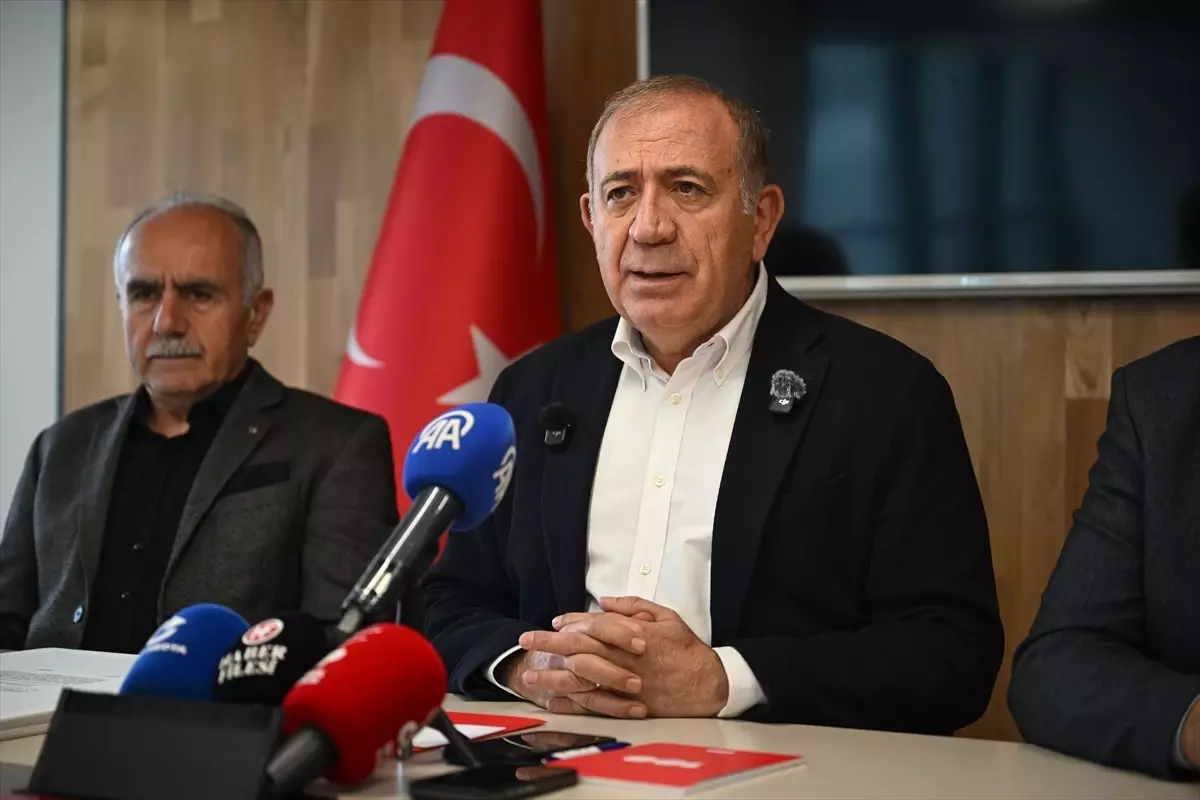 CHP\'de Arınç-Özel Görüşmesi Tartışılıyor