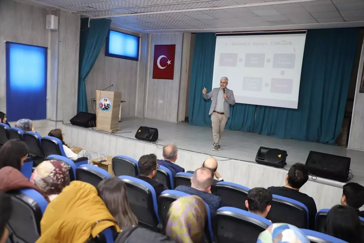 Hakkari\'de Aile Söyleşisi Düzenlendi