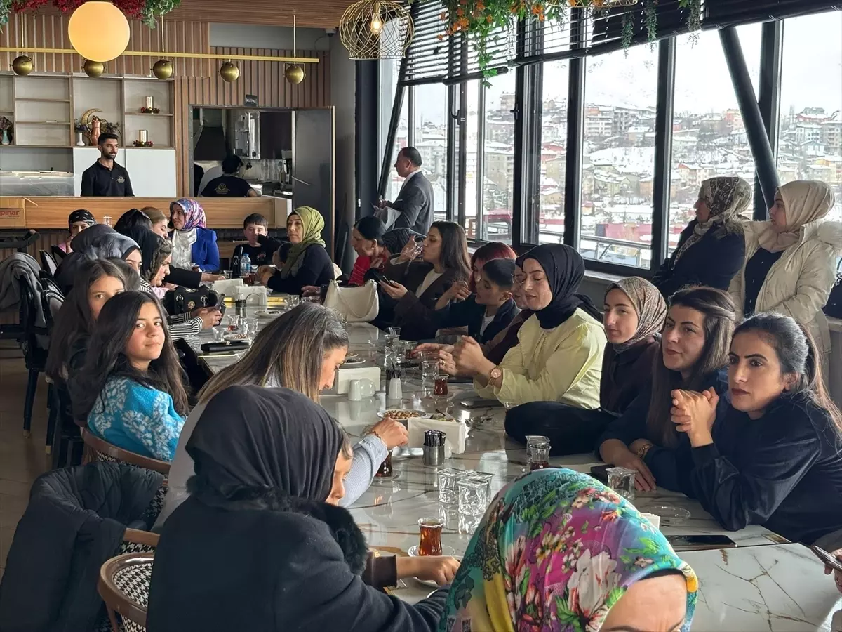 AK Parti Hakkari Bayramlaşma Programı Düzenledi