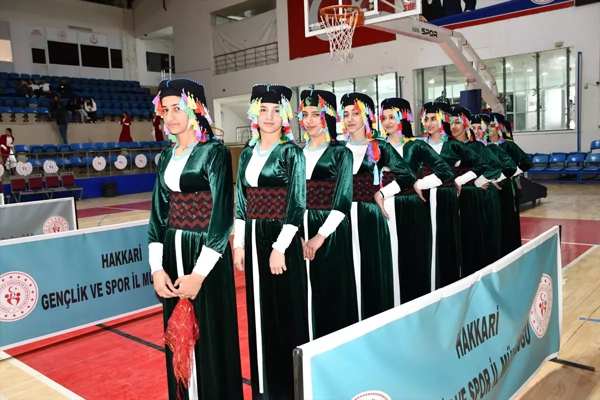 Hakkari\'de Halk Oyunları Yarışması