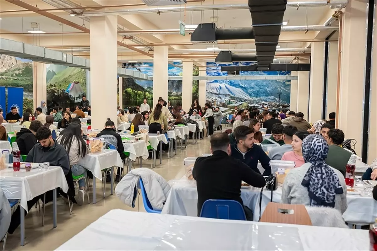 Rektör İftar Programında Öğrencilerle Buluştu