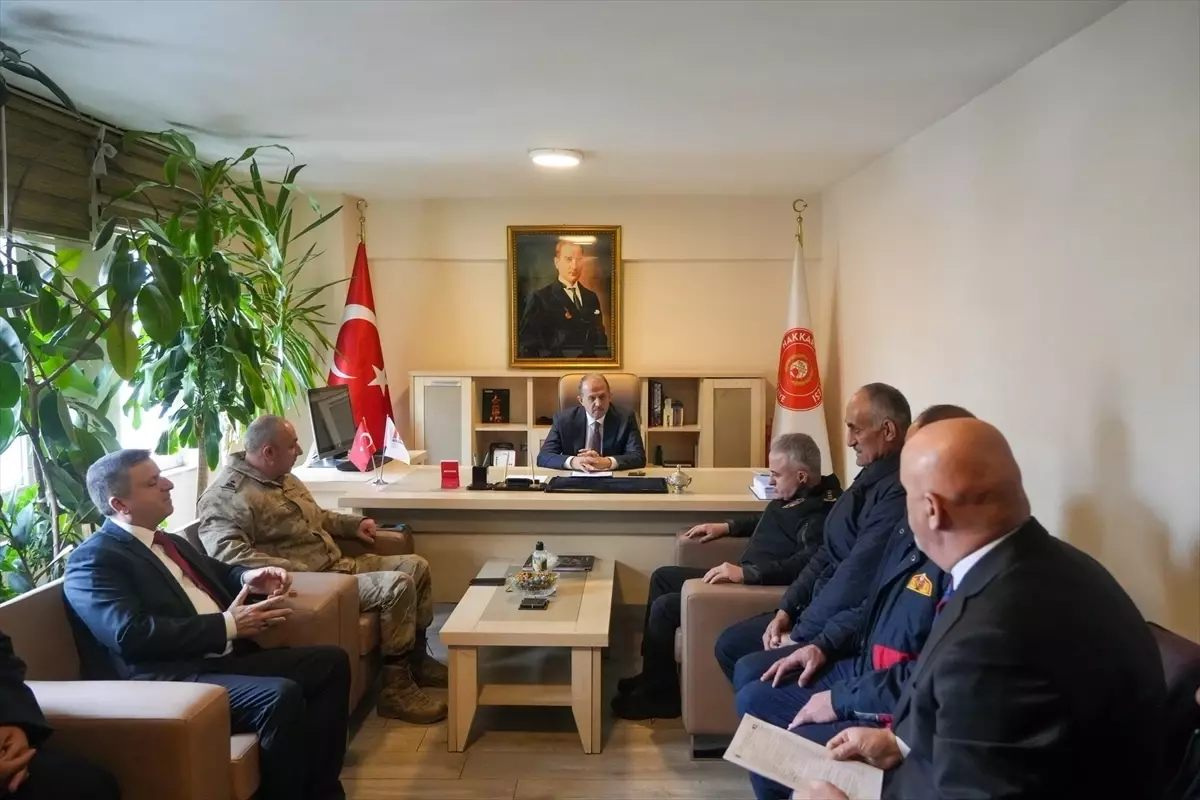 Vali Taşyapan\'dan Bayram Ziyaretleri