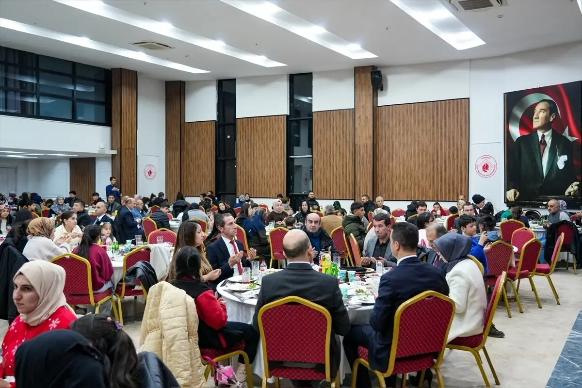 Hakkari\'de Yetim Çocuklarla İftar