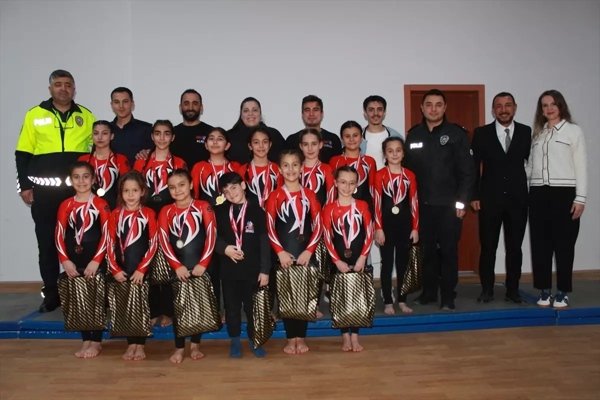 Bayrak Sevgisi ve Spor Gösterisi