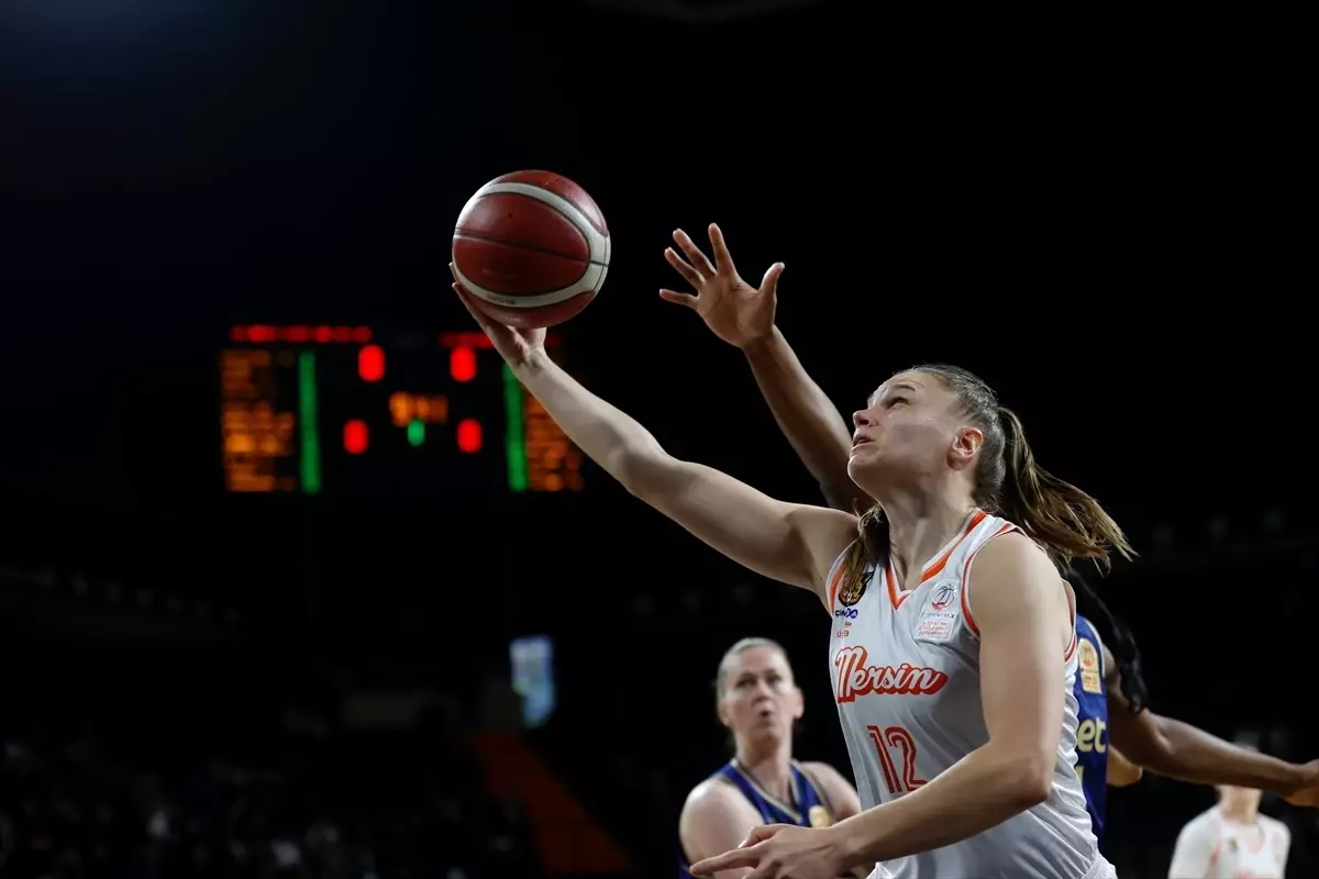 Fenerbahçe Opet Mersin\'i Yenerek Galip Geldi