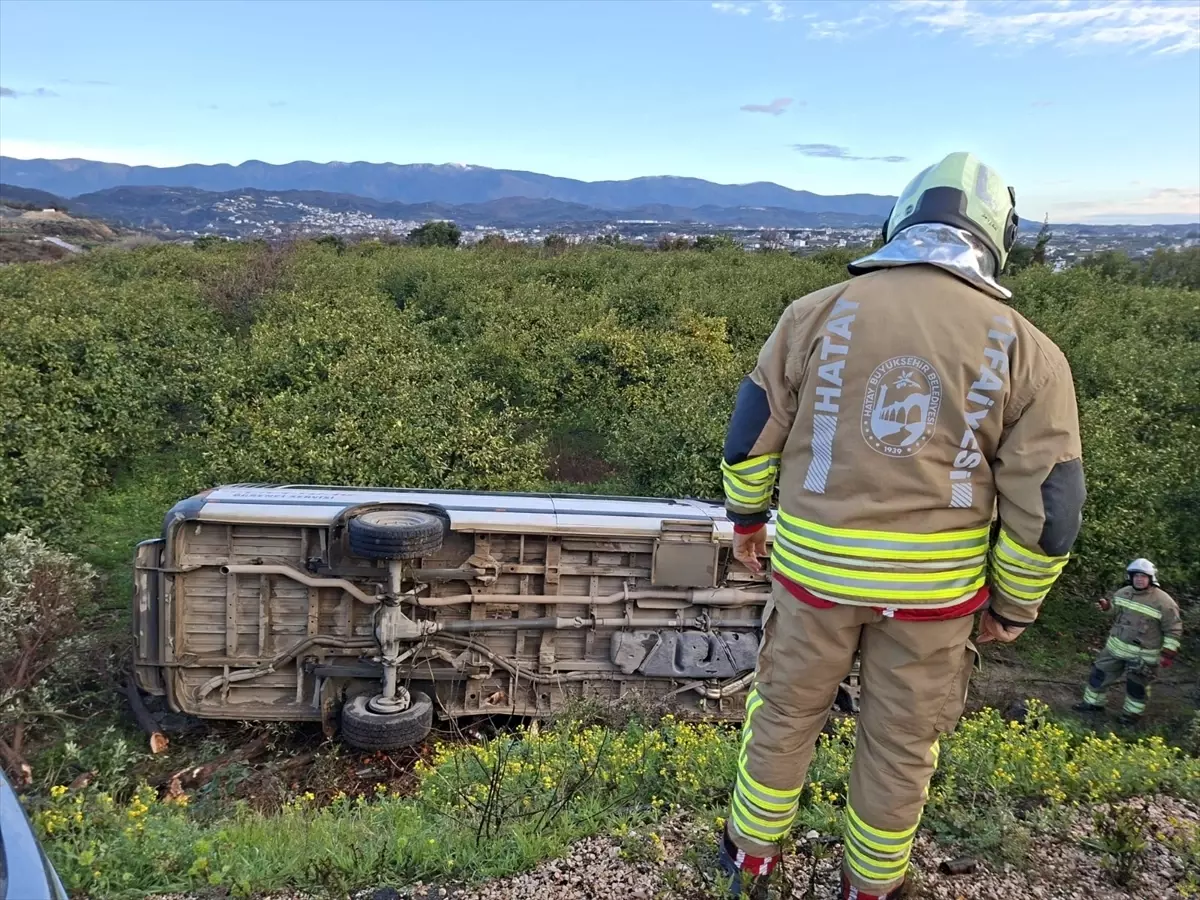 Hatay\'da Öğrenci Servisi Devrildi: 9 Yaralı