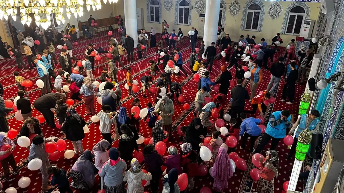 Dörtyol\'da Teravih Sonrası Çocuk Etkinlikleri