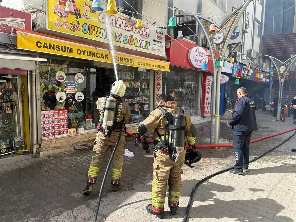 İskenderun\'da Oyuncak Dükkanında Yangın