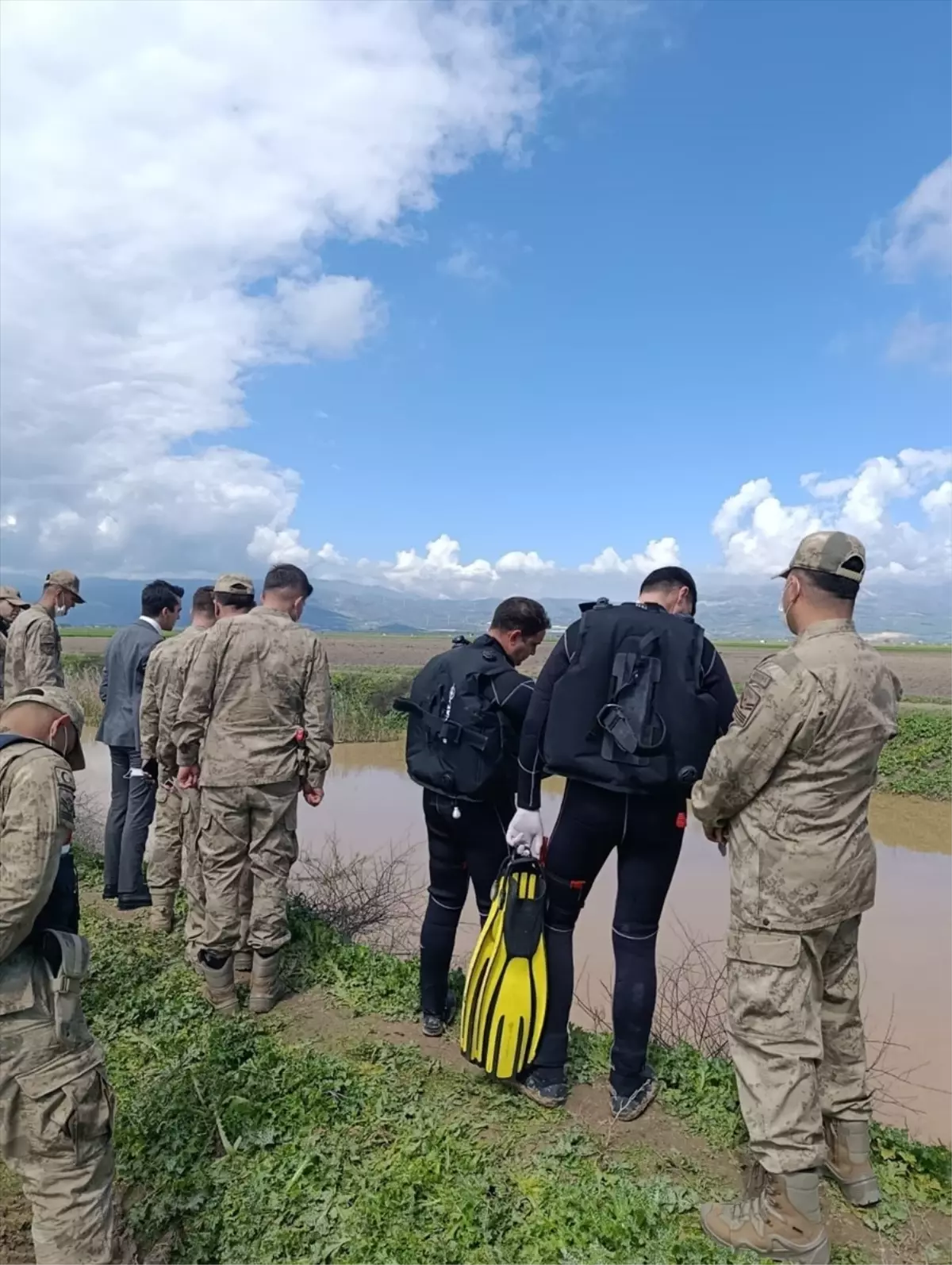 Kumlu\'da Sulama Kanalında Erkek Cesedi Bulundu